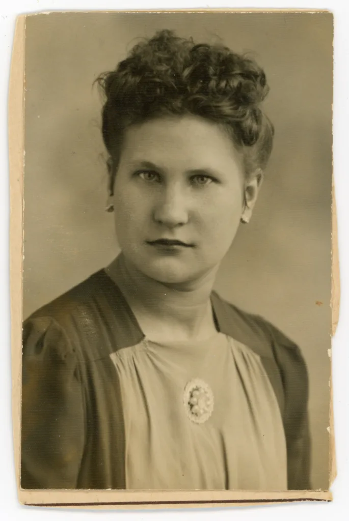 Rita Dzerins, Bradford, 1949