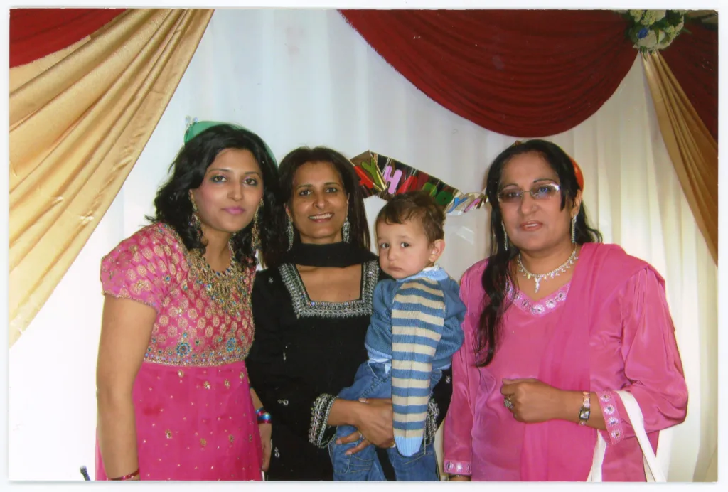 Tahira Qureshi and friends, Bradford, c.2000