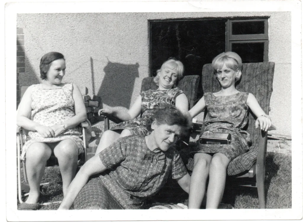 Elsie Atkinson, Jean Bielik, Linda Atkinson and Vilma Bielik, Hollingwood Lane, c.1965